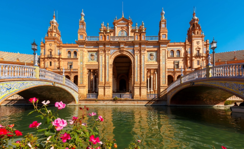Sevilla Katedrali ve Giralda Kulesi